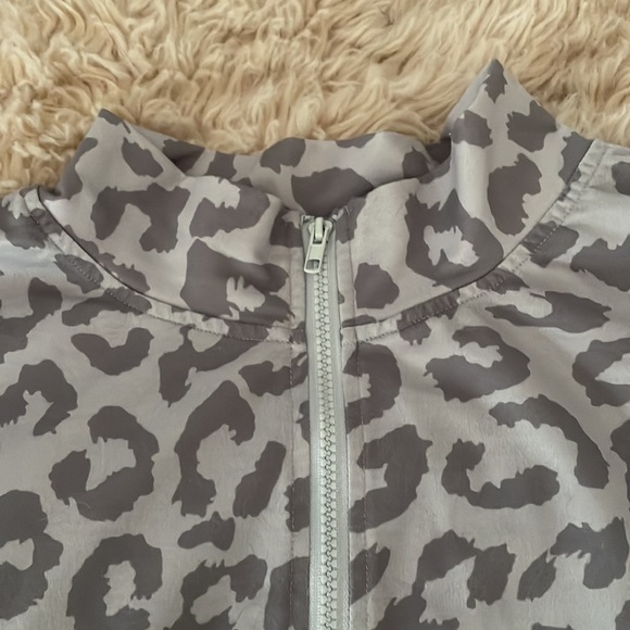 SHEIN Leopard Print Pullover.  Grey size Large - Picture 2 of 5